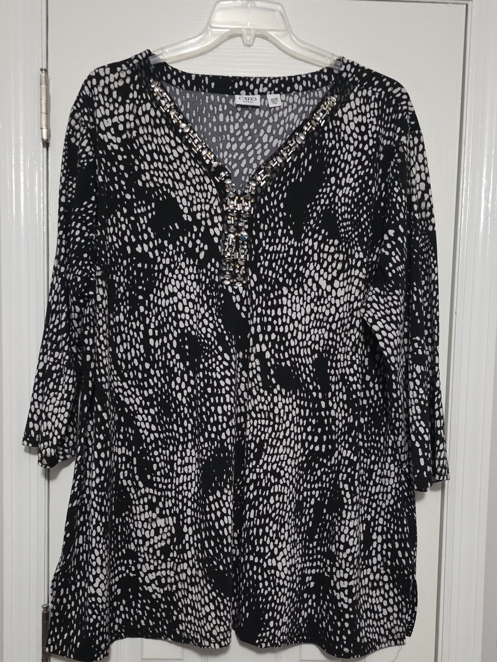 Cato Black & White Beaded V-Neck Tunic Top
